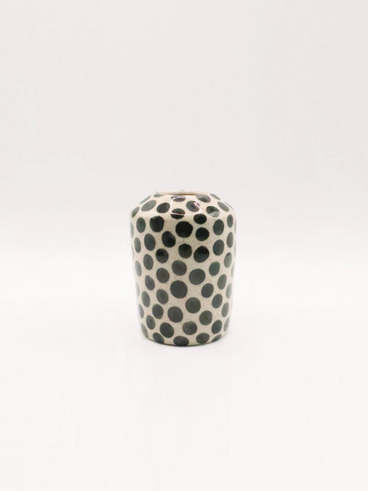 Vase en grès à pois noirs